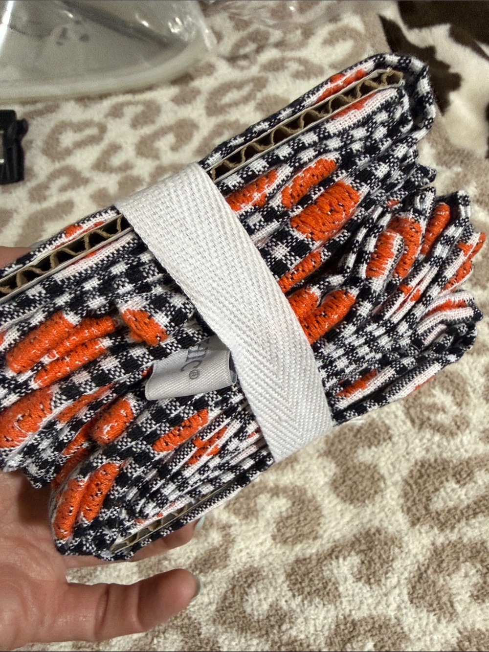 Shabby Chic Black and White Gingham Napkins with Orange Pumpkin Motif - Picture 4 of 5